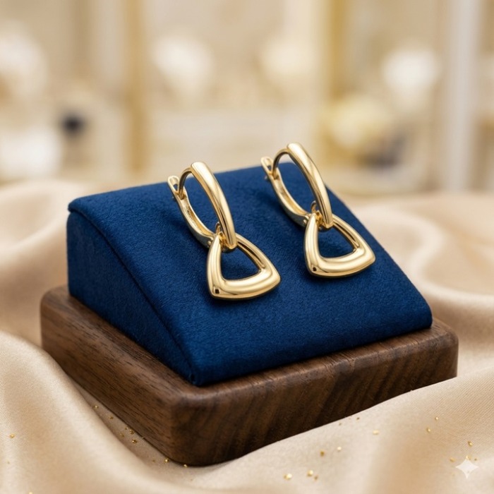 ELOWEN Üçgen Sallantılı Minimal Küpe